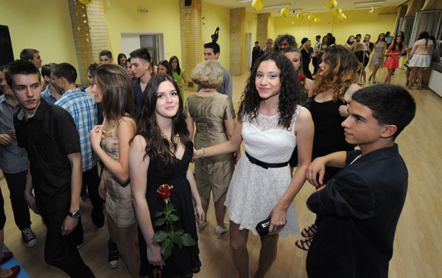 Матурско вече у дворишту, славља у ресторанима можда тек у септембру: Како ће ђаци да прослављају крај школовања?